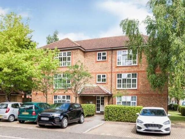 House for rent in Row Town, Surrey