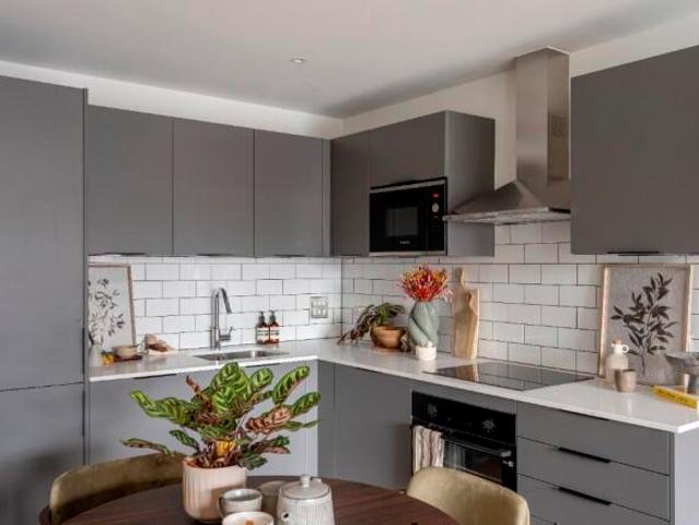 Flat for rent in Brentford End, Greater London