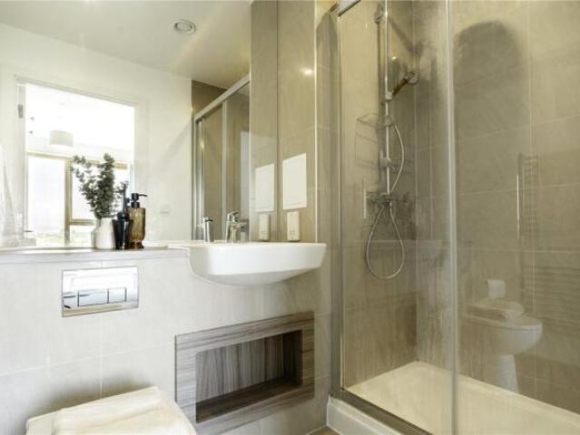 Flat for rent in Cat Hill, England