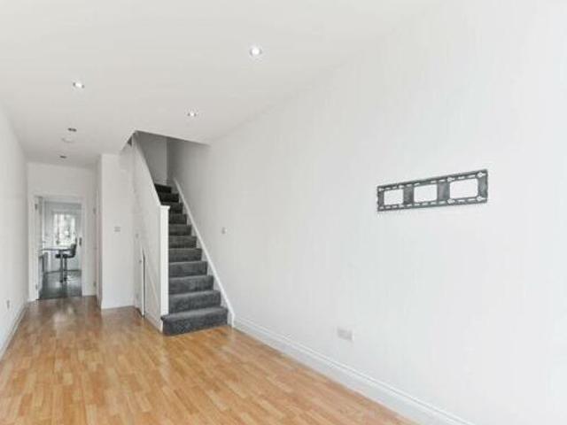 House for rent in Surrey