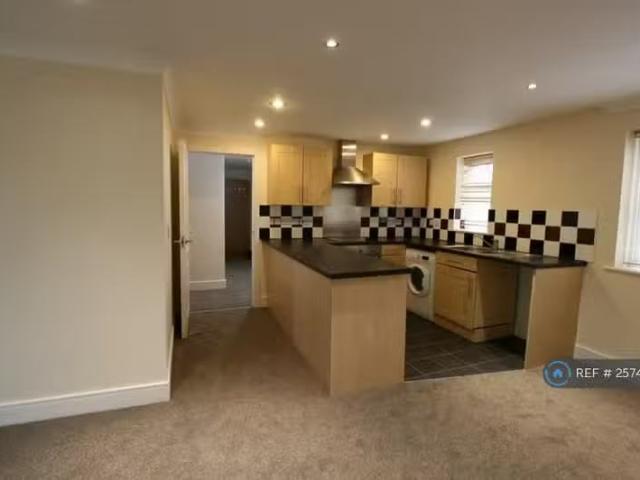 House for rent in Mile End, Fordham Heath