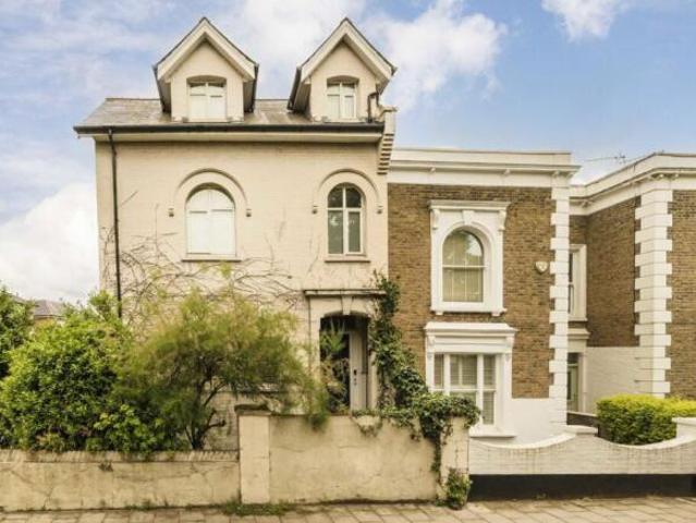 Flat for rent in Chiswick, Greater London