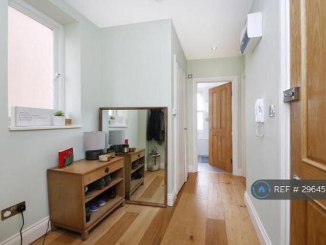Flat for rent in Cat Hill