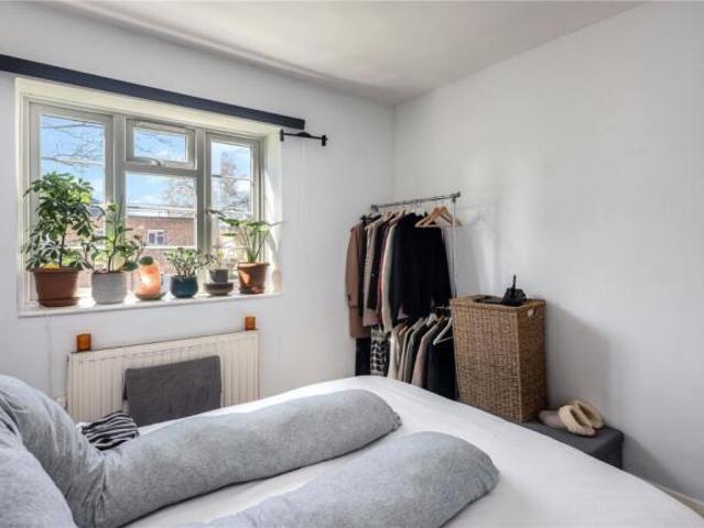 Flat for rent in Shacklewell, Greater London