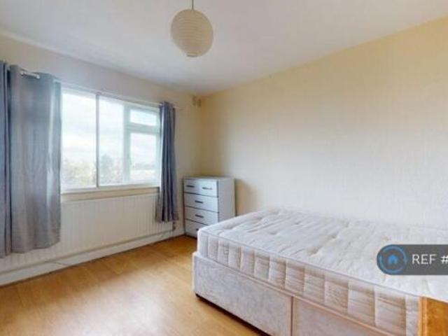 Flat for rent in Cat Hill, England
