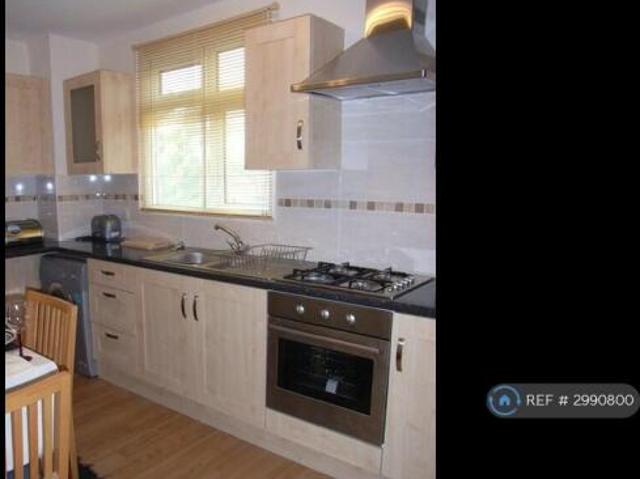 Flat for rent in Cat Hill, England