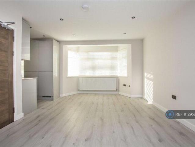 Flat for rent in Cat Hill