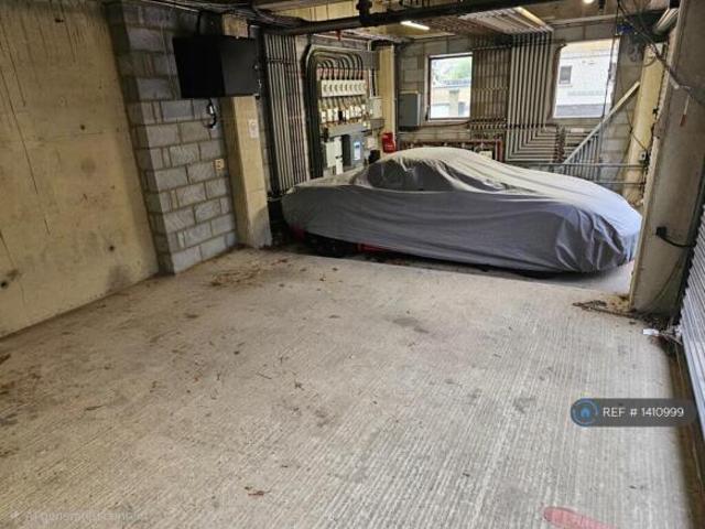 Flat for rent in Cat Hill