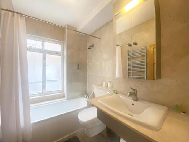 Flat for rent in Twickenham, Greater London