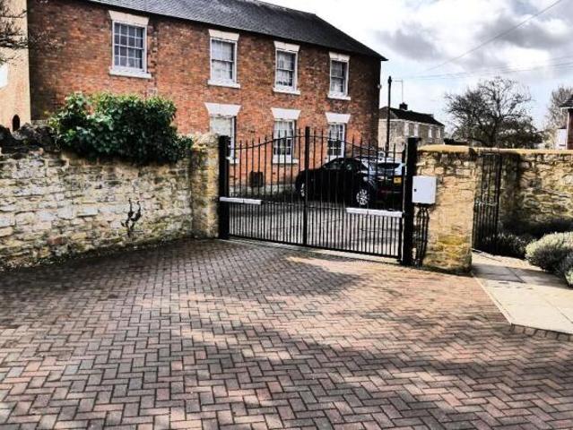 Flat for rent in Galley Hill