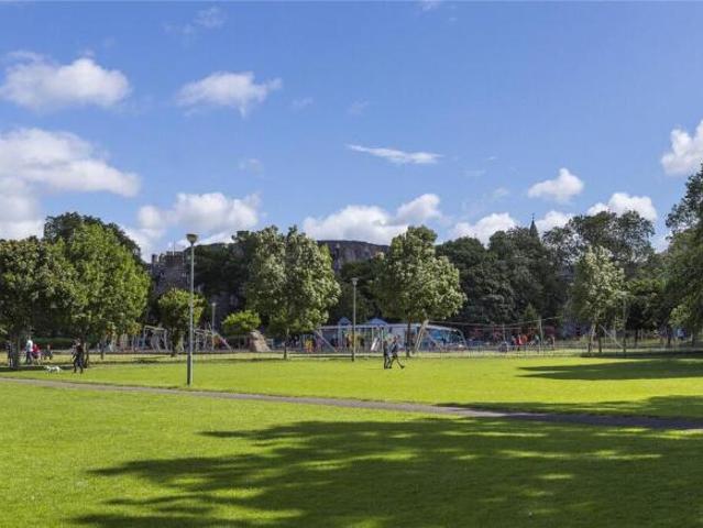 Flat for rent in Newington, Scotland