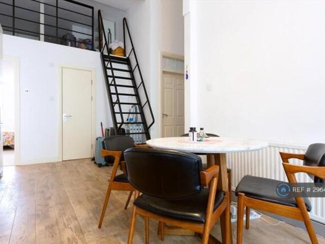 Flat for rent in Cat Hill