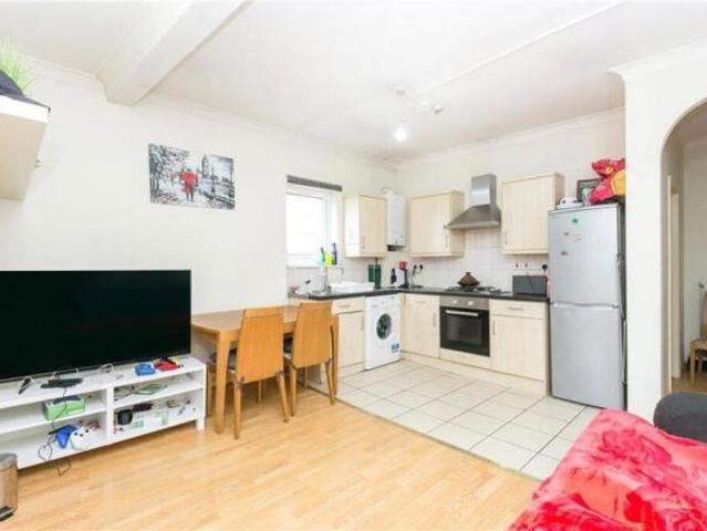 Flat for rent in South Lane, West Yorkshire
