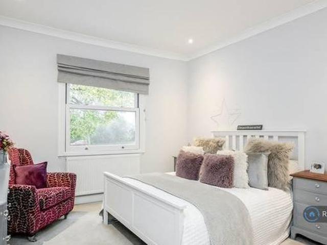 House for rent in Surrey