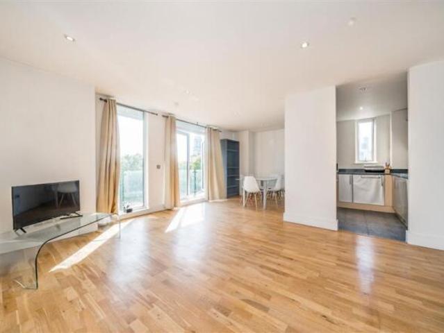 Flat for rent in South Lane, West Yorkshire