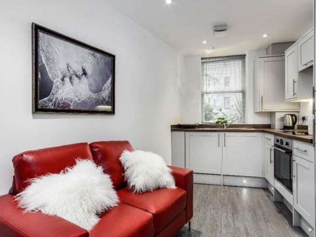 Flat for rent in Follaton, South Hams