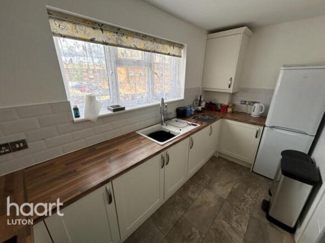 Flat for rent in Farley Hill, Spring Park