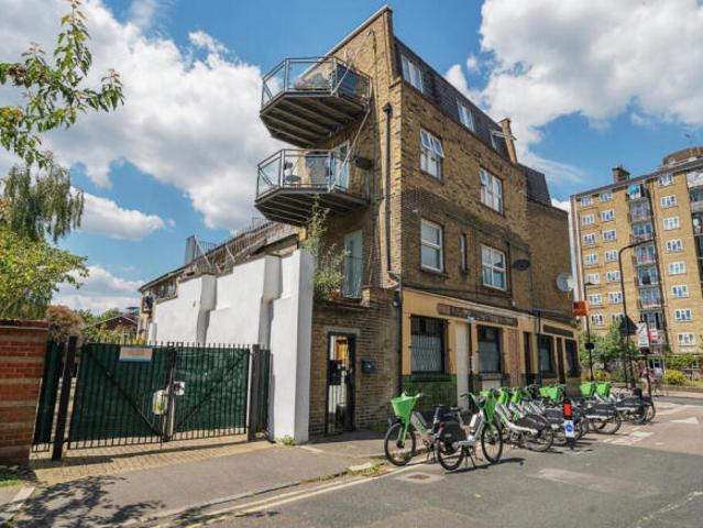 Flat for rent in Cat Hill
