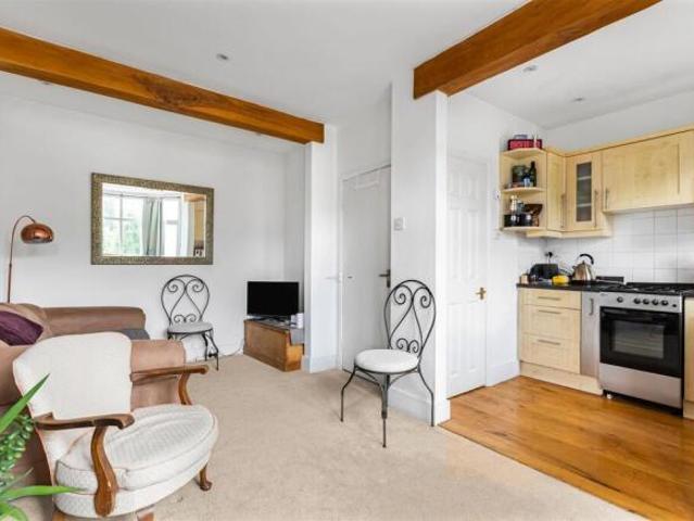 Flat for rent in Barnes, Greater London