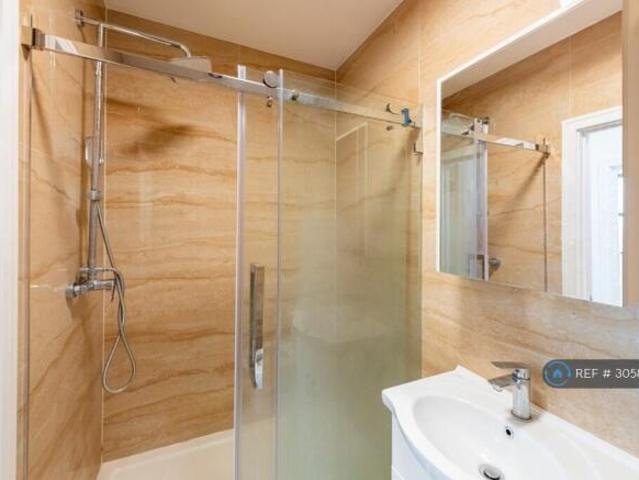Flat for rent in Swindon, England