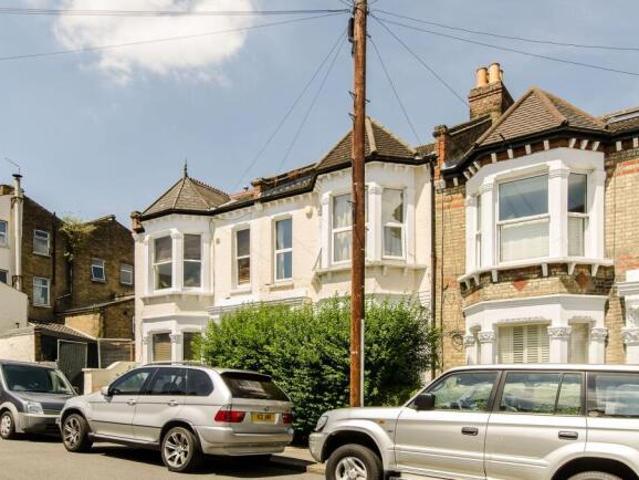 Flat for rent in Cat Hill