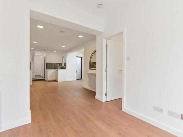 Flat for rent in Acton, Greater London