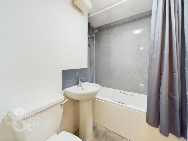Flat for rent in New Catton, East Bank