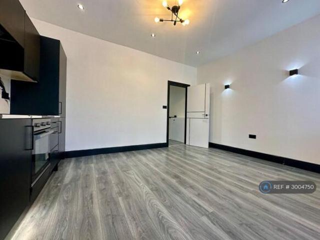 Flat for rent in Cat Hill