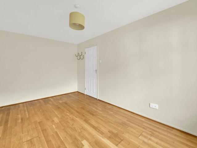 Flat for rent in Cat Hill