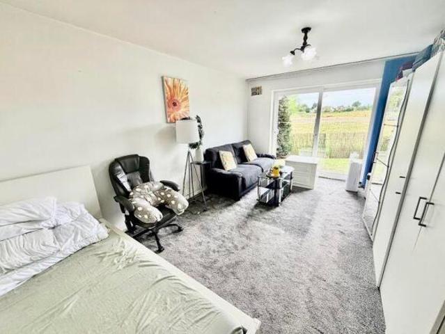 Flat for rent in Harrow Weald, Greater London