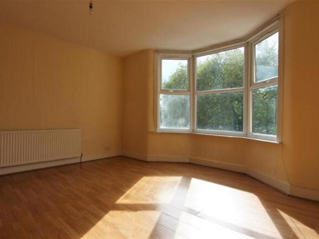 Flat for rent in South Lane, West Yorkshire