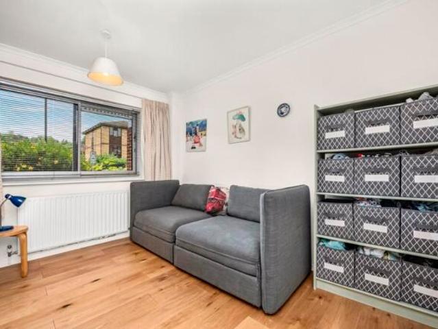 Flat for rent in Cat Hill, England