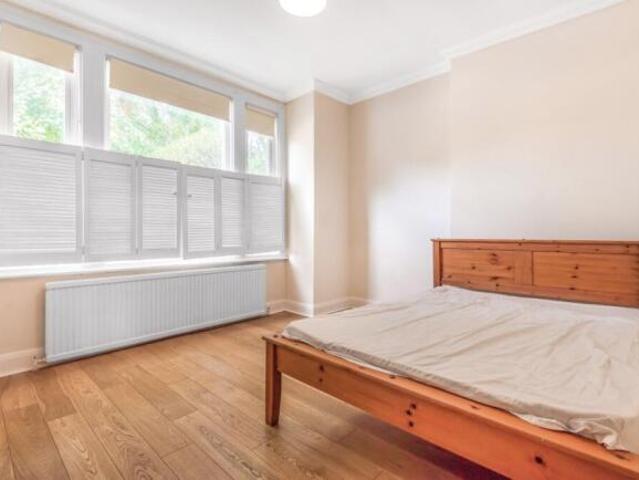 Flat for rent in Cat Hill, England