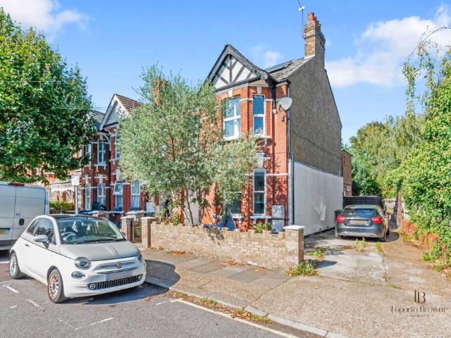 Flat for rent in Cricklewood, Brent