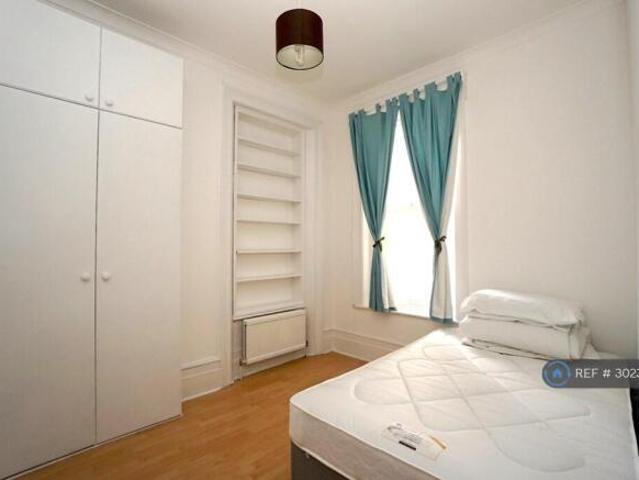 Flat for rent in Cat Hill, England