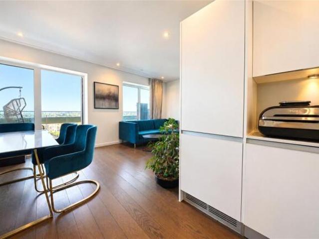 Flat for rent in Cat Hill, England