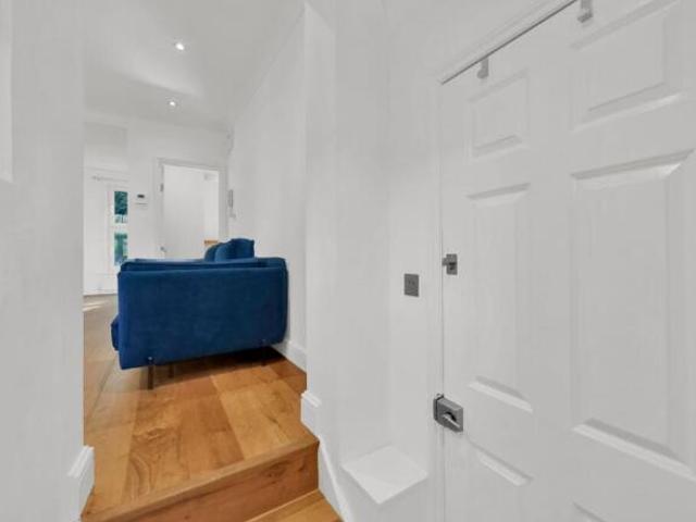 Flat for rent in Cat Hill