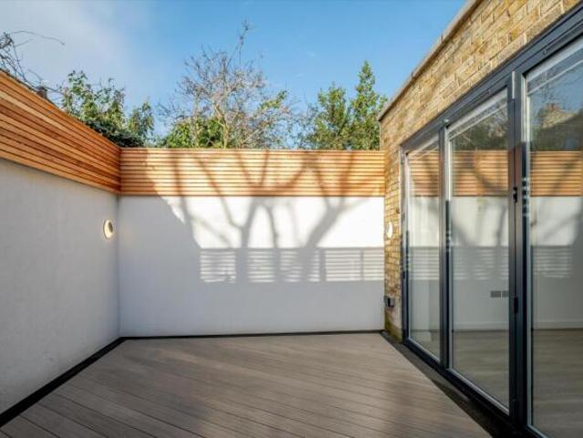Flat for rent in Cat Hill