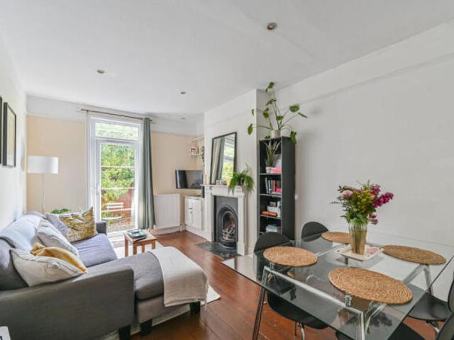 Flat for rent in Cat Hill