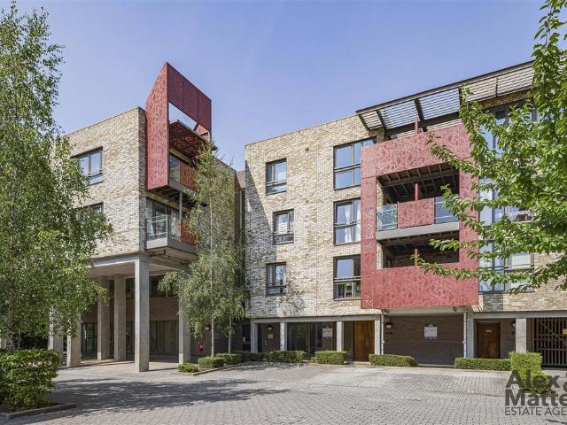 Flat for sale in Rotherhithe, Greater London