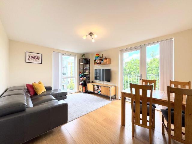 Flat for sale in Colindale, Greater London