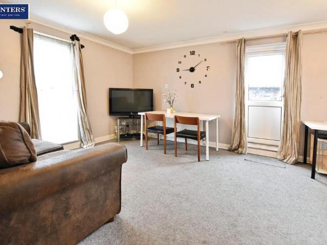 Flat for sale in Westcliff, Dragonby