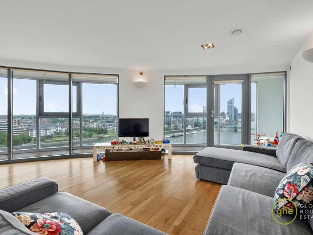 Flat for sale in Battersea, Greater London