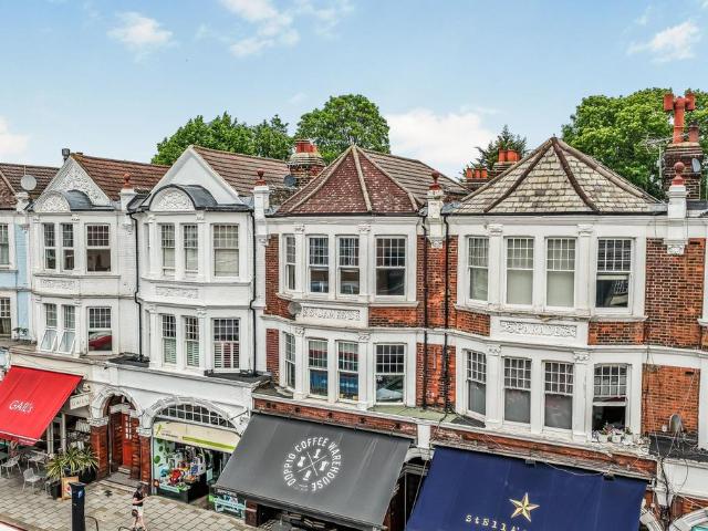 Flat for sale in Muswell Hill, Greater London