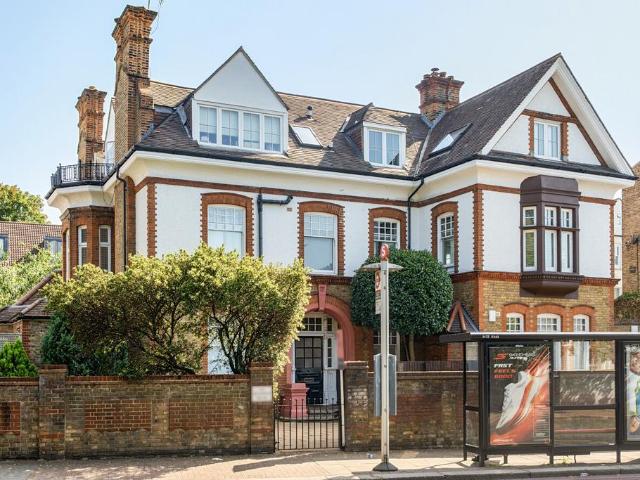 Flat for sale in Putney, Greater London