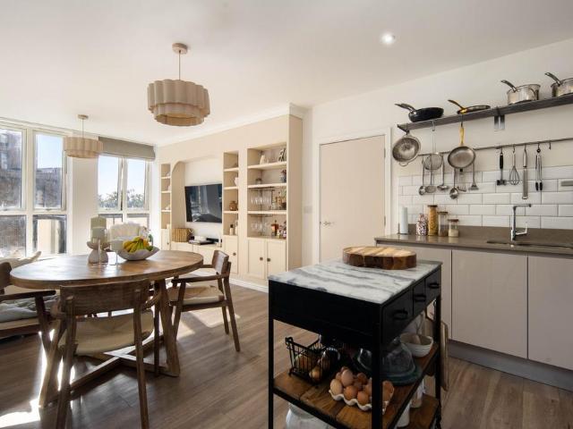 Flat for sale in Bromley-by-Bow, Mile End