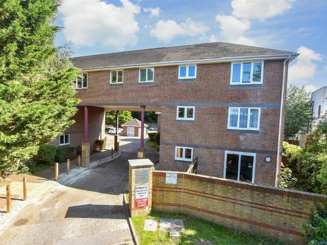 Flat for sale in Midway, Kent