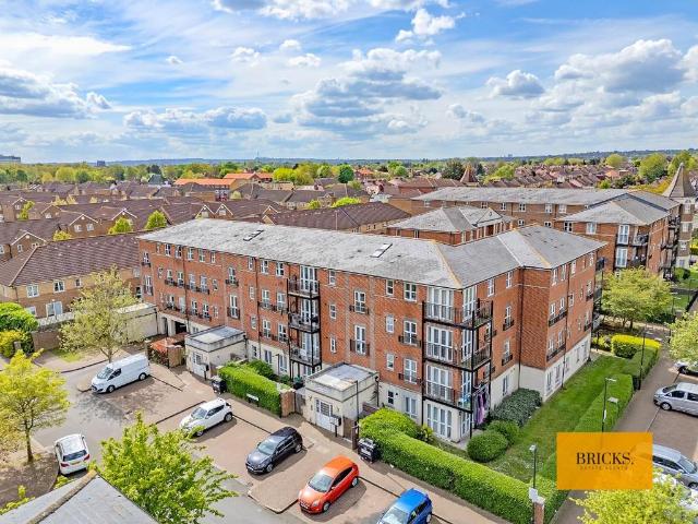Flat for sale in Lower Edmonton, Greater London