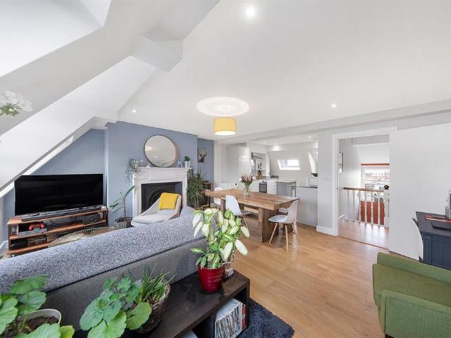 Flat for sale in Putney, Greater London