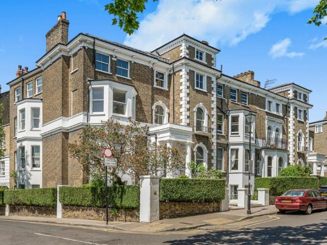 Flat for sale in Highbury, Greater London